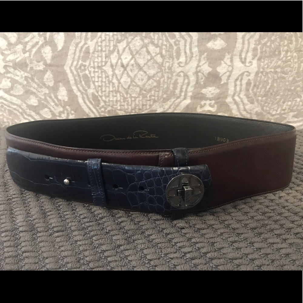 Oscar De La Renta Leather Belt, Small